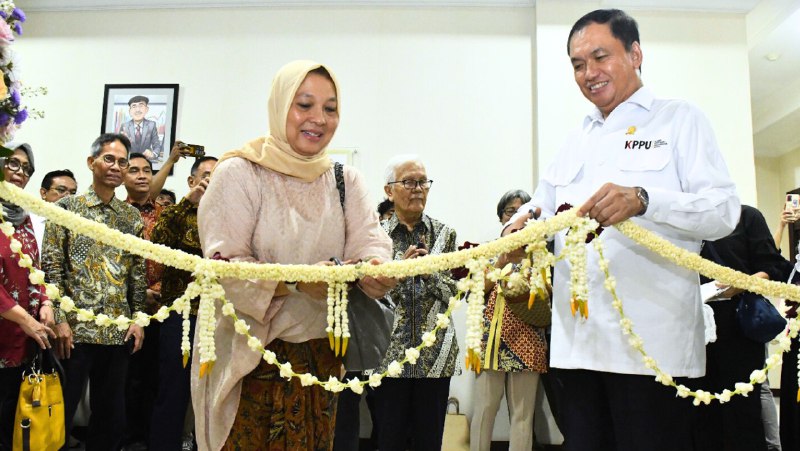 KPPU Resmikan Ruang Faisal Basri