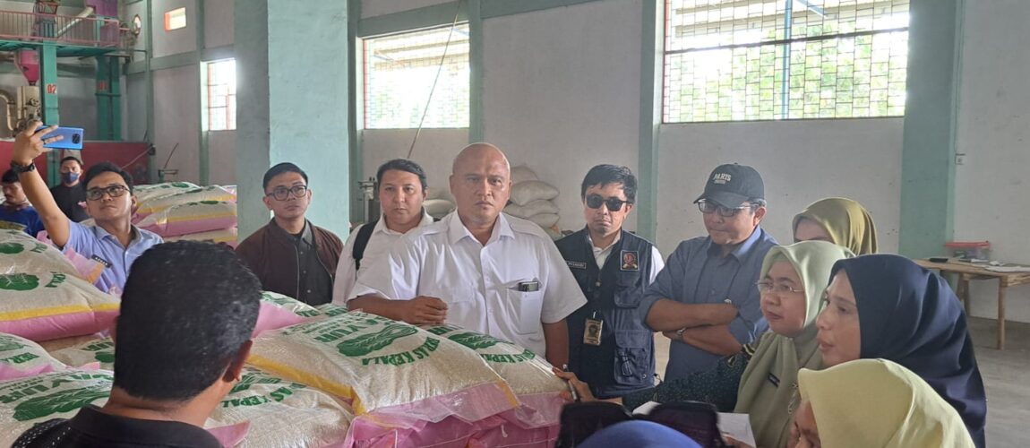 Cek Distribusi Beras, Anggota KPPU Tinjau Penggilingan di Kabupaten Gowa