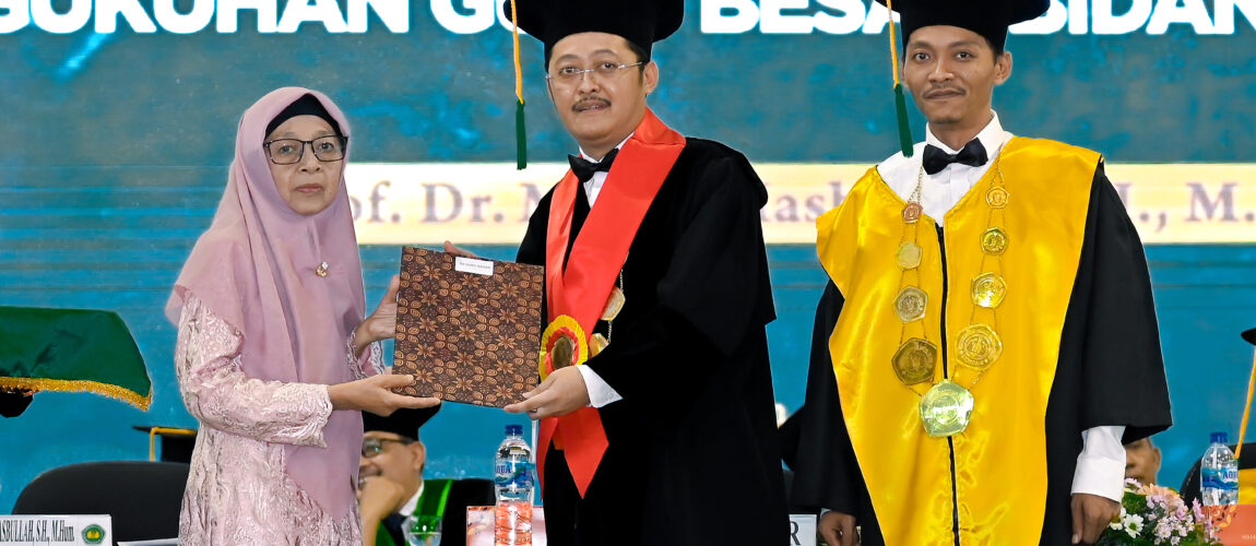 Ketua KPPU Dikukuhkan sebagai Profesor Bidang Ilmu Hukum pada Universitas Darul ‘Ulum Lamongan