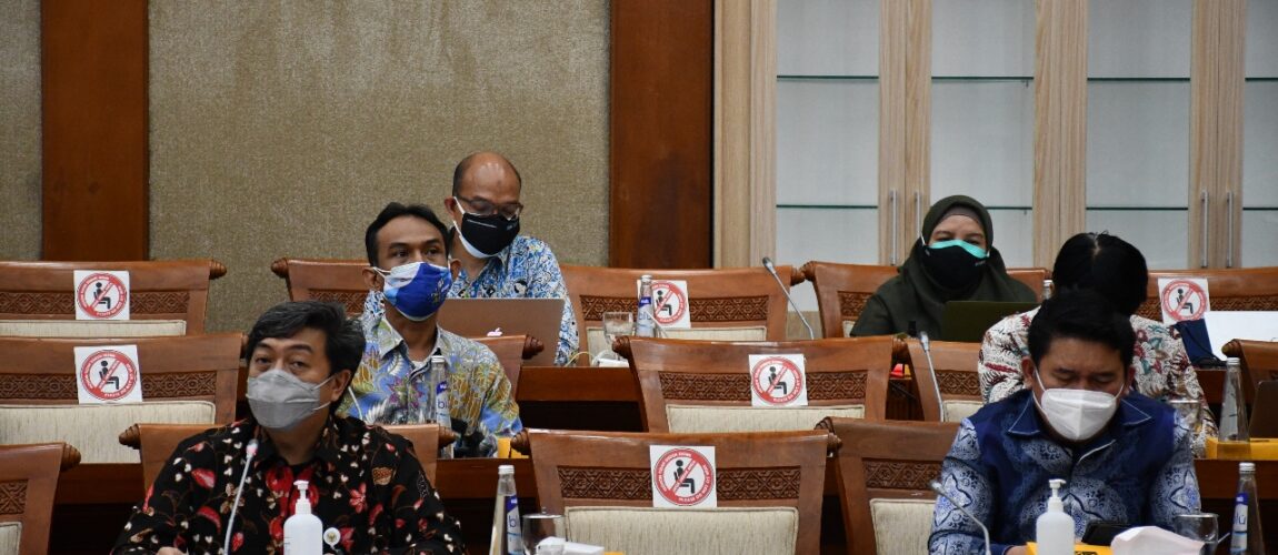 Ketua KPPU Kodrat Wibowo dan Wakil Ketua KPPU Guntur S. Saragih beserta beberapa pejabat Sekretariat KPPU hadir di Gedung Nusantara DPR-RI guna memenuhi undangan Rapat Dengar Pendapat (RDP)