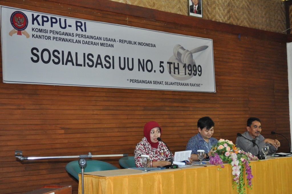 SOSIALISASI UU NO 5/TH.1999 DAN KPPU RI DI PADANG PARIAMAN