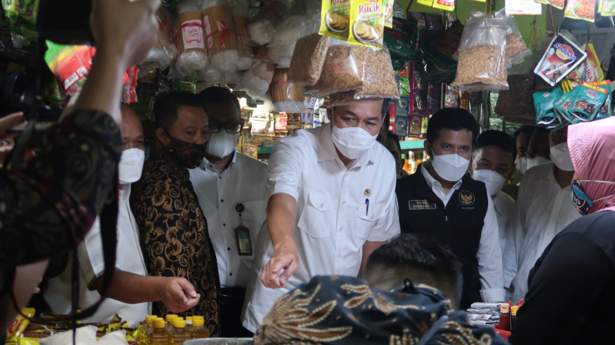 Kanwil IV KPPU Dampingi Menteri Perdagangan Awasi Bahan Pokok Dan Penting di Pasar Wonokromo Surabaya