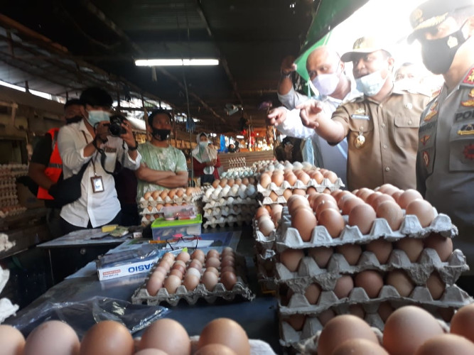 Kanwil VI KPPU Makassar dan Plt. Gubernur Sulsel Sidak ke Pasar Terong Makassar