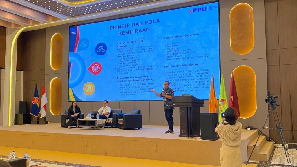 Berikan Kuliah Umum di Universitas Mulia Balikpapan, Eugenia Mardanugraha  KPPU akan terus berusaha melakukan tugasnya, baik pada usaha perekonomian yang bersifat tradisional maupun digital