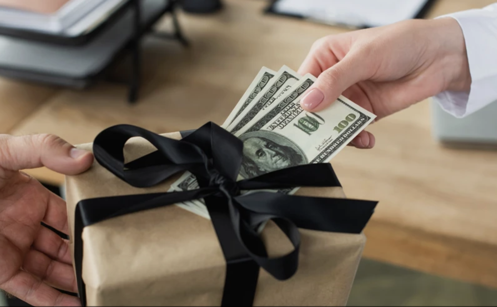 Ironi Kolusi atau Persekongkolan Tender di Indonesia